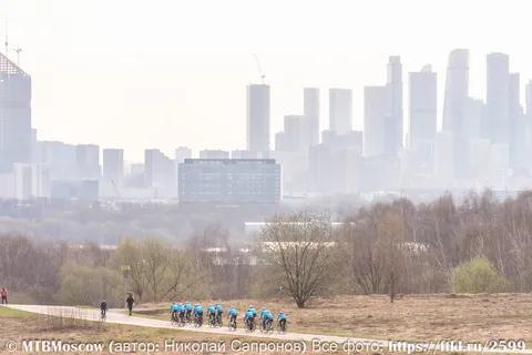 Тренировка на олимпийском велокольце в Крылатском (Москва, 11.04.24)